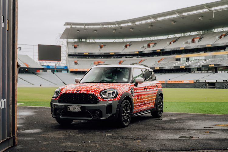 2022-Festive-Mini-Countryman-Hybrid-001