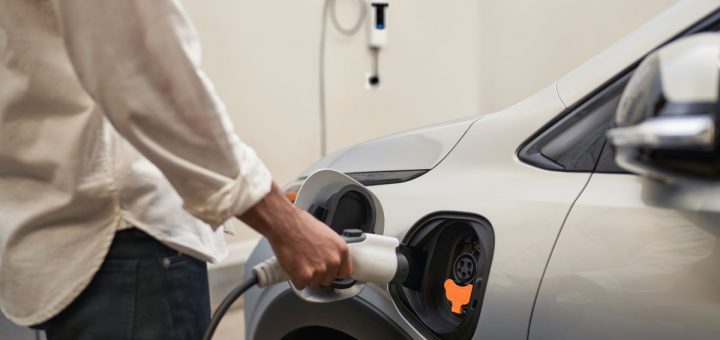 GM-Chevy-Bolt-EUV-Charged-By-Chevrolet-Announced-001-Charger-Plugged-In-720×340-1