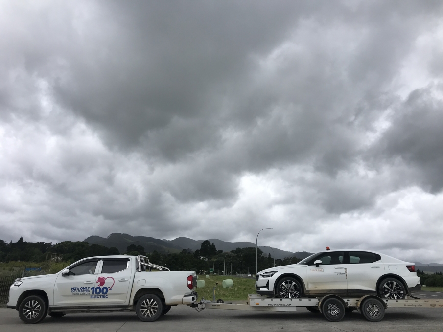Electric-Loop-EV-Festival-LDV-e-ute-towing-1-small