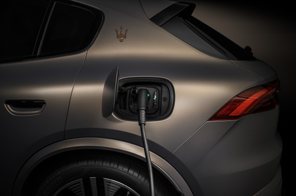 Maserati-Grecale-Folgore-Auto-Shanghai-charging
