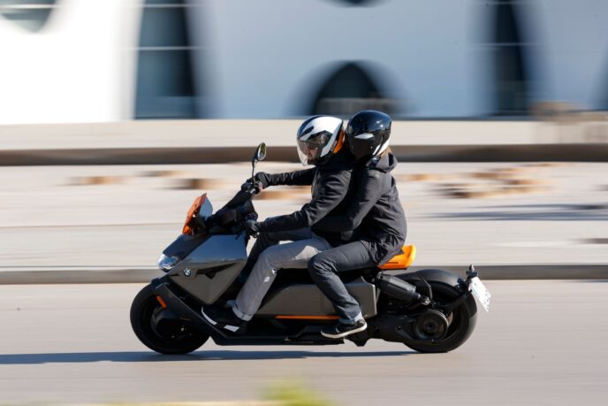 BMW-CE04-electric-motorbike-1