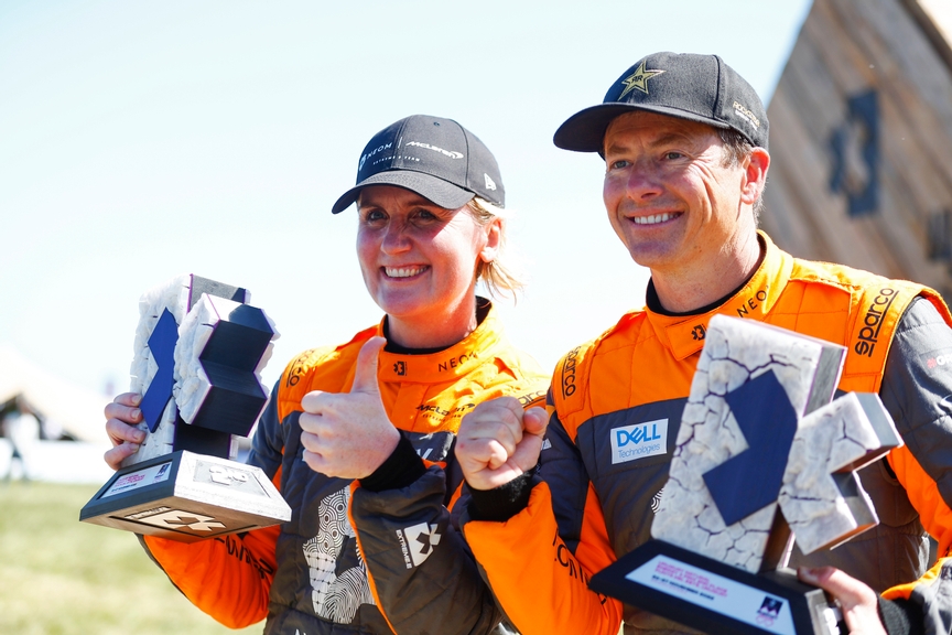 NOVEMBER 27: Emma Gilmour (NZL), NEOM McLaren Extreme E, and Tanner Foust (USA), NEOM McLaren Extreme E, celebrate 2nd Position during the Punta del Este on November 27, 2022. (Photo by Sam Bloxham / LAT Images)