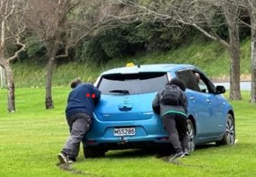 Green-Party-EV-at-Lower-Hutt-park