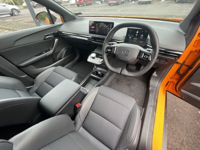 mg4_interior