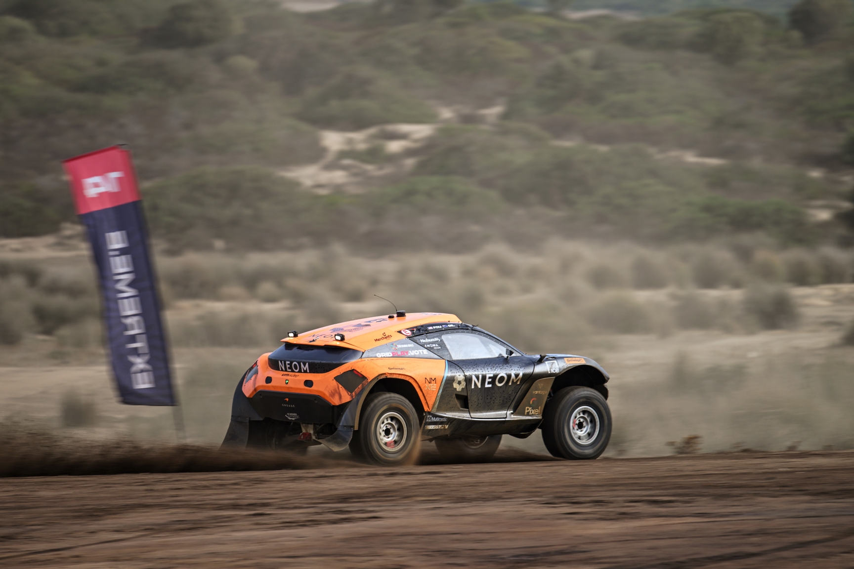 CAPO TEULADA, SARDINIA, ITALY - SEPTEMBER 16: Tamara Molinaro (ITA) / Tanner Foust (USA), NEOM McLaren Extreme E during the Island X-Prix II on September 16, 2023 in Capo Teulada, Sardinia, Italy. (Photo by Sam Bagnall / LAT Images)