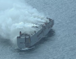 Fremantle-Highway-ship-fire-off-Dutch-coast