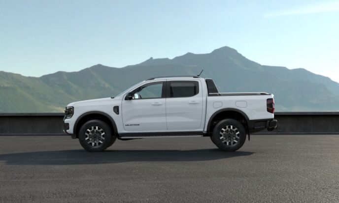 P703_PHEV-Side-View-Static-RHD-Standardweb10