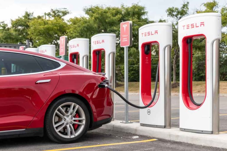 Tesla-supercharger-stations-grow