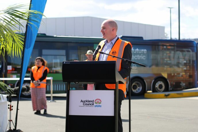 edward-wright-AT-New-Lynn-depot-opening