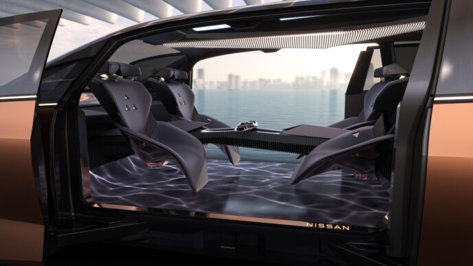 Nissan-Hyper-Tourer-concept-interior-small