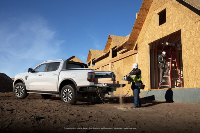 Ford-Ranger-PHEV_AU_Tailgate-Bench-688×459-1