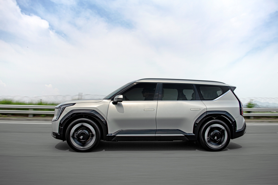 Kia-EV9-2023-Golden-Steering-Wheel-Award