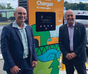 Taumaranui-EV-fast-charger-opening-Dec-23-TLC-LC-Chief-Executive-Mike-Fox-with-Mayor-Weston-Kirton