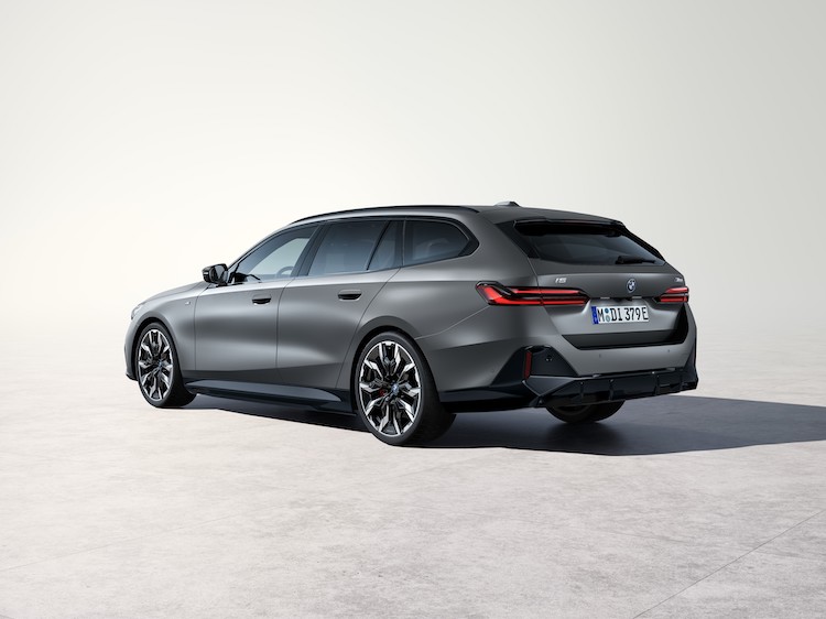 2024-BMW-i5-Touring-M60-001