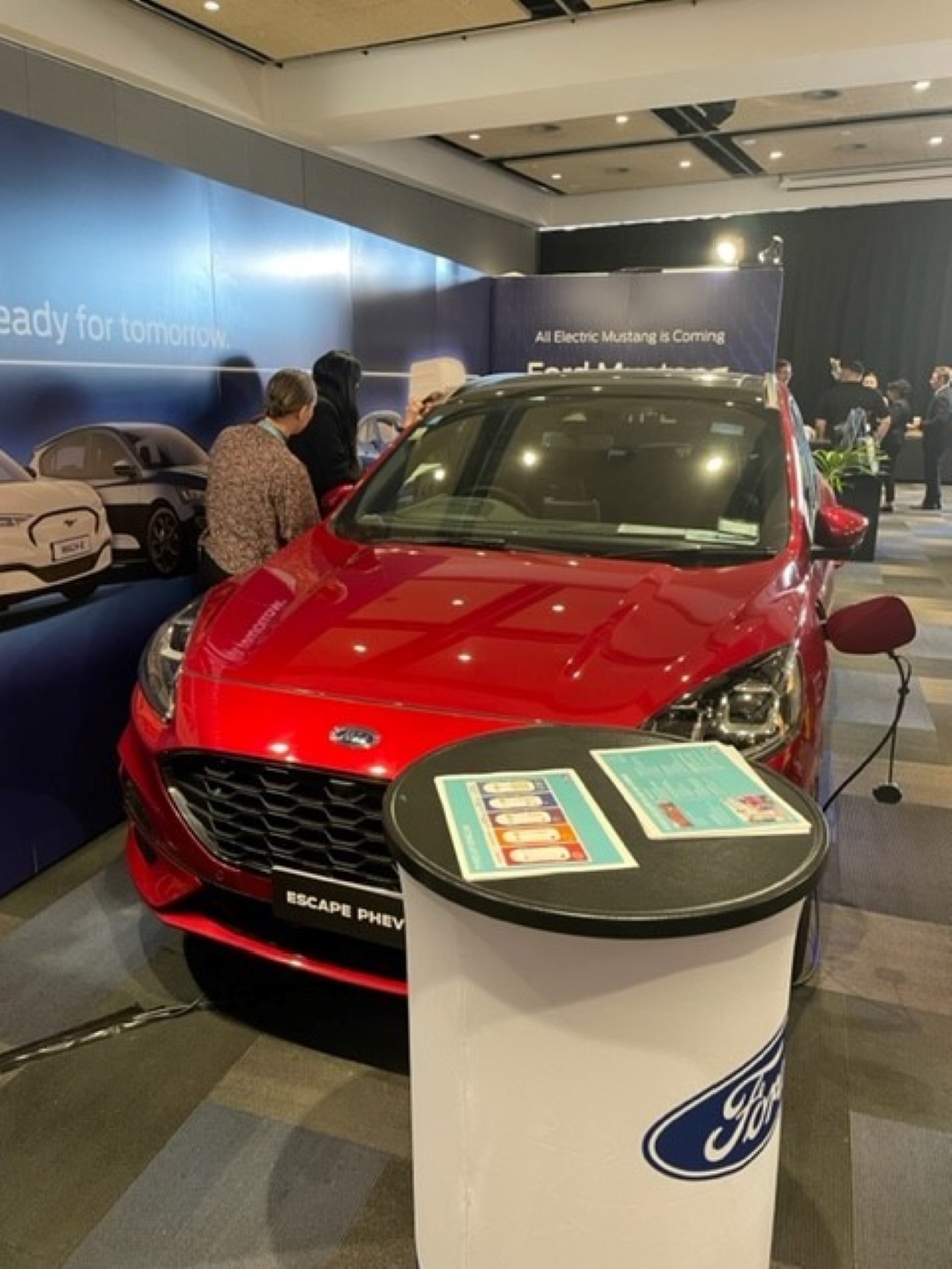 e-mobility-summit-Ford-Escape-PHEV-hi-rez