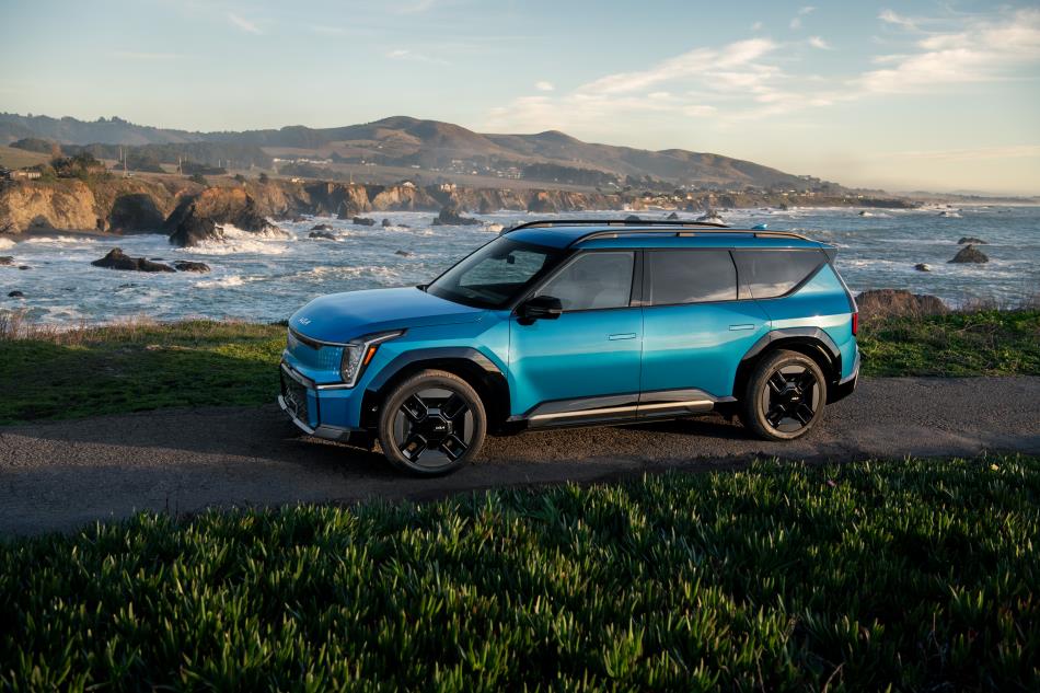 Kia-EV9-Supreme-Winner-of-the-2024-WWCOTY-small