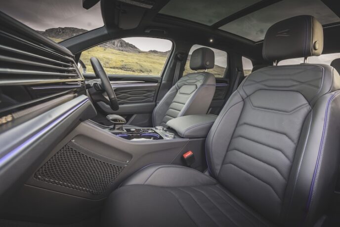 Small-36031-TouaregRe-Hybrid