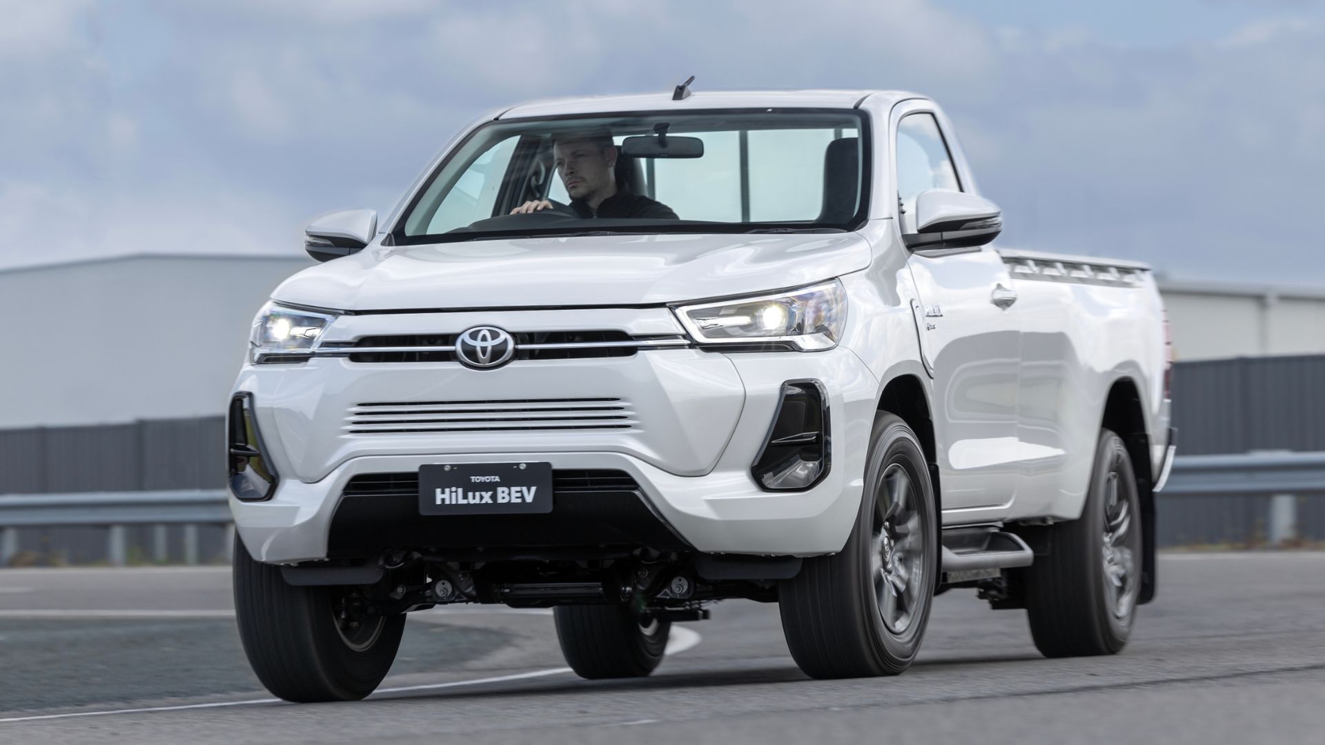 Toyota-Hilux-BEV-ute