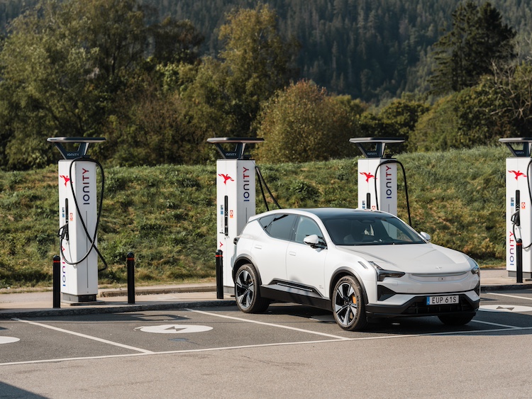2024-Polestar-3_Plug_Charge