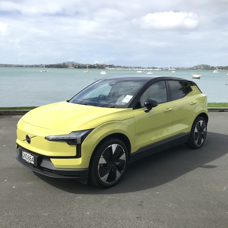 2024-Volvo-EX-30