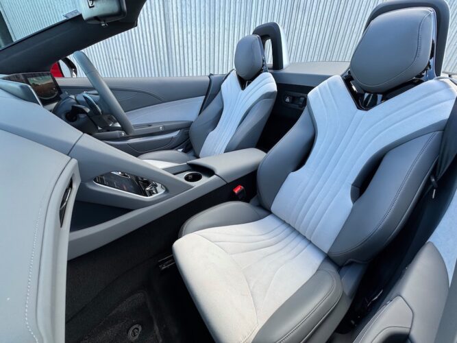 Mg_cyberster_seats