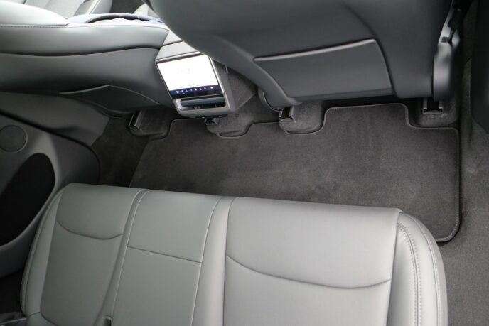 Tesla-y-rear-seat-space