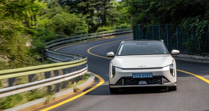 kia-ev4-front-driving-white
