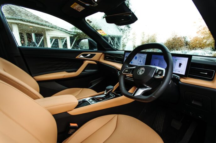 mg-hs-super-hybrid-interior