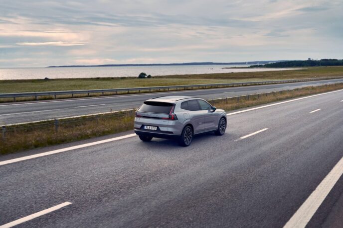 XC70-on-highway-1024×683