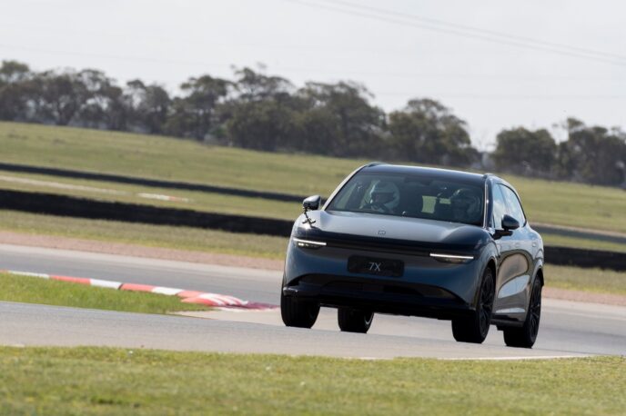Zeekr 7X Press Drive – On-road Tech Grey (2)_web