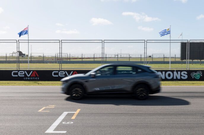Zeekr 7X Press Drive – On-road Tech Grey_web