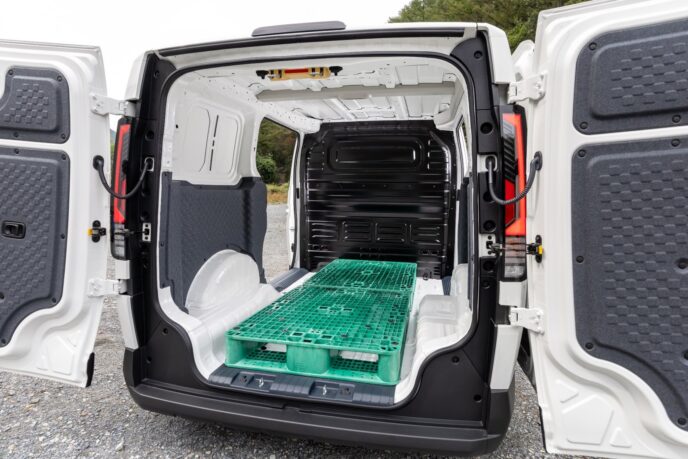 PV5-Cargo-Clear White-Detail-47