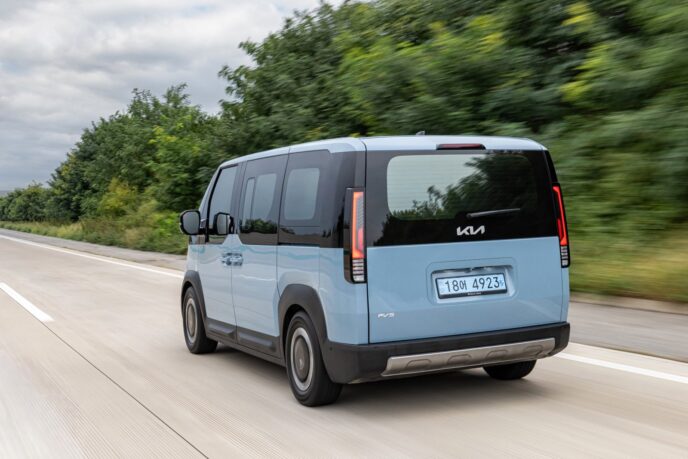 PV5-Passenger-Frost Blue-Dynamic-20