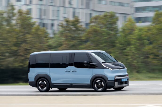 PV5-Passenger-Frost Blue-Dynamic-21