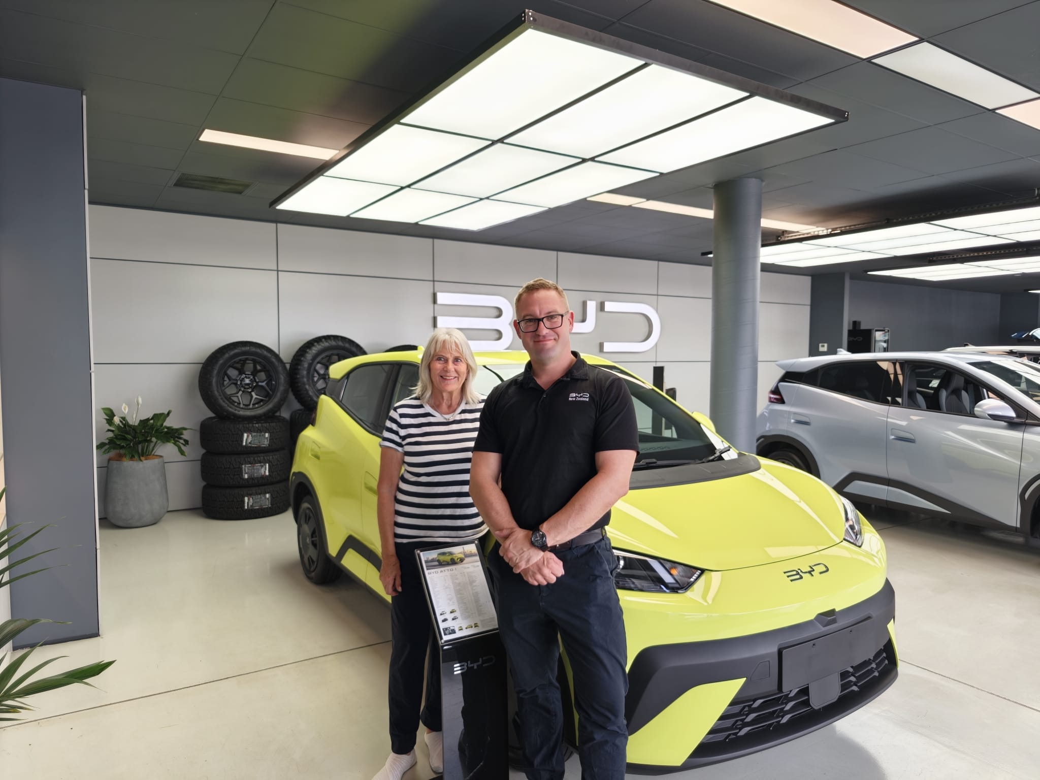 Warren Willmot with new EV buyer Natalie