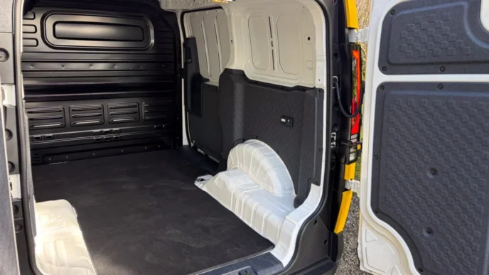 2026KiaPV5-04-1024×576.jpg