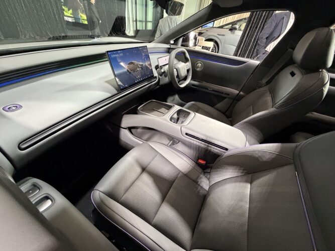 L03-dashboard-interior
