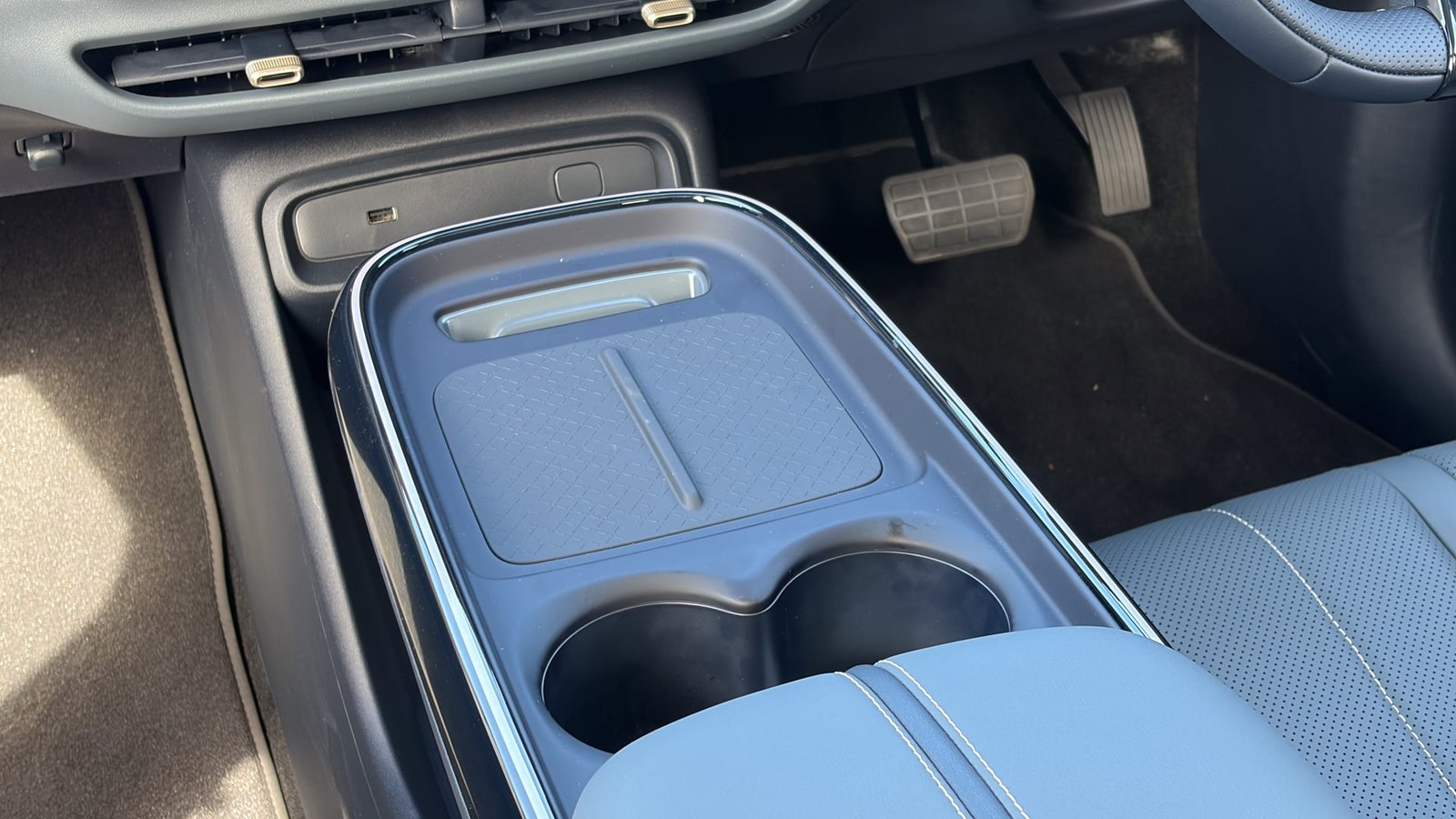 Arcfox T1 centre console with two-tone finish