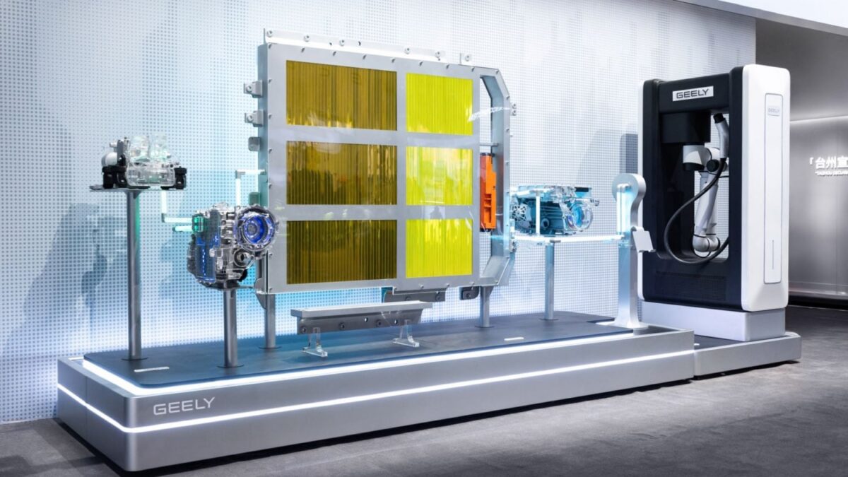 Geely high voltage architecture display with battery pack and charger