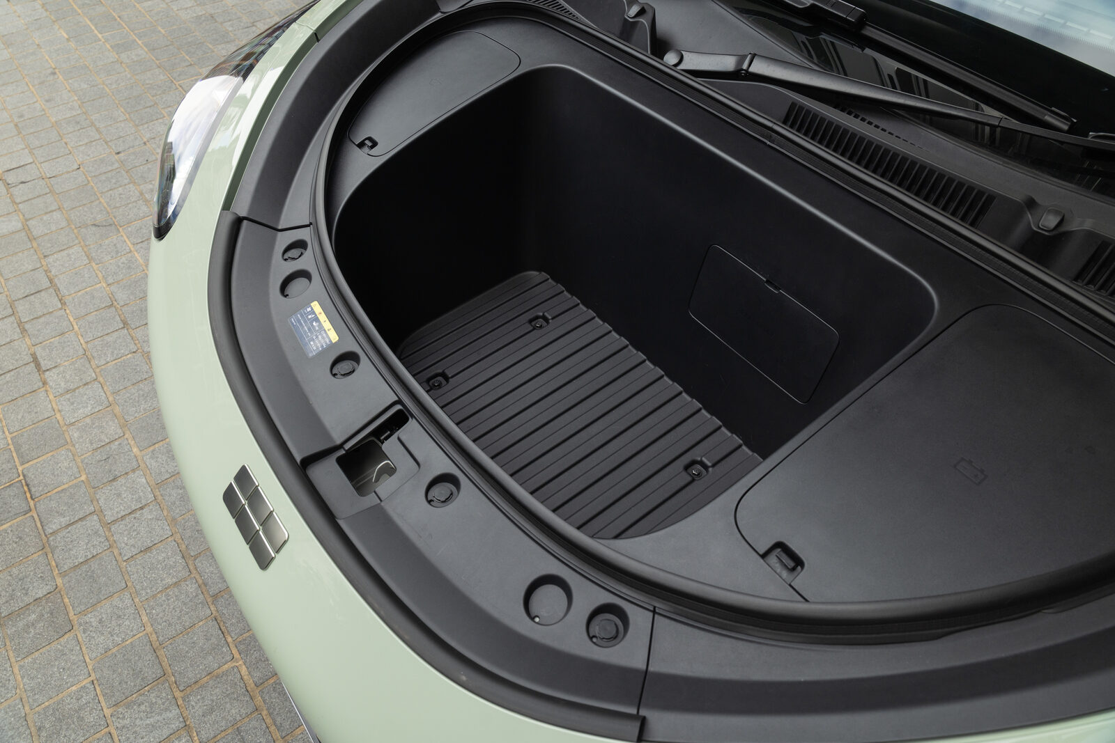 Geely EX2 70-litre frunk