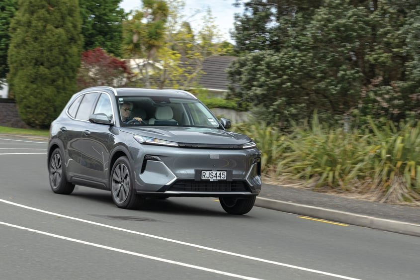 Geely Starray EM-i Inspire driving on a suburban road