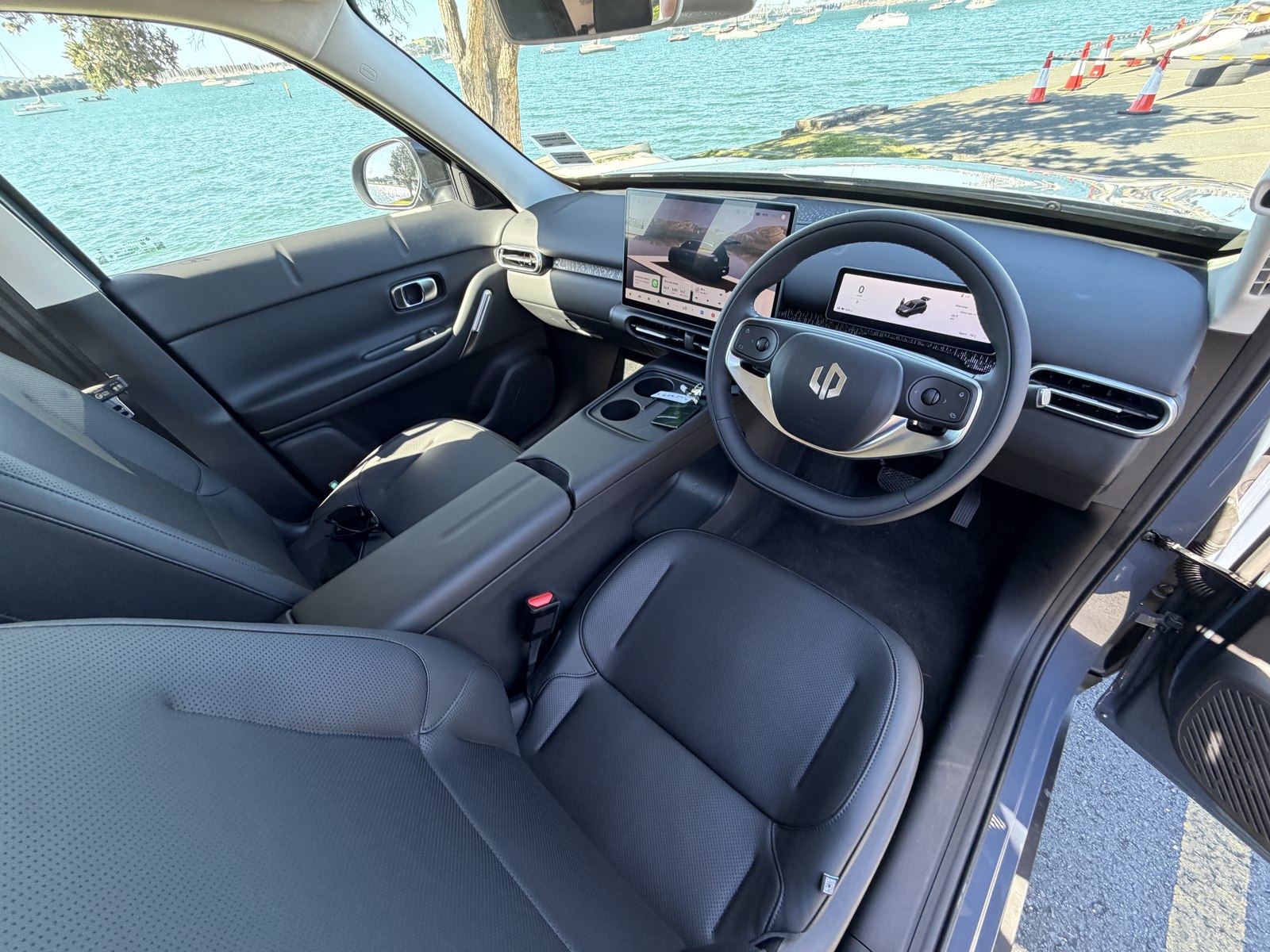 Leapmotor B03X Design interior with eco-leather and twin screens