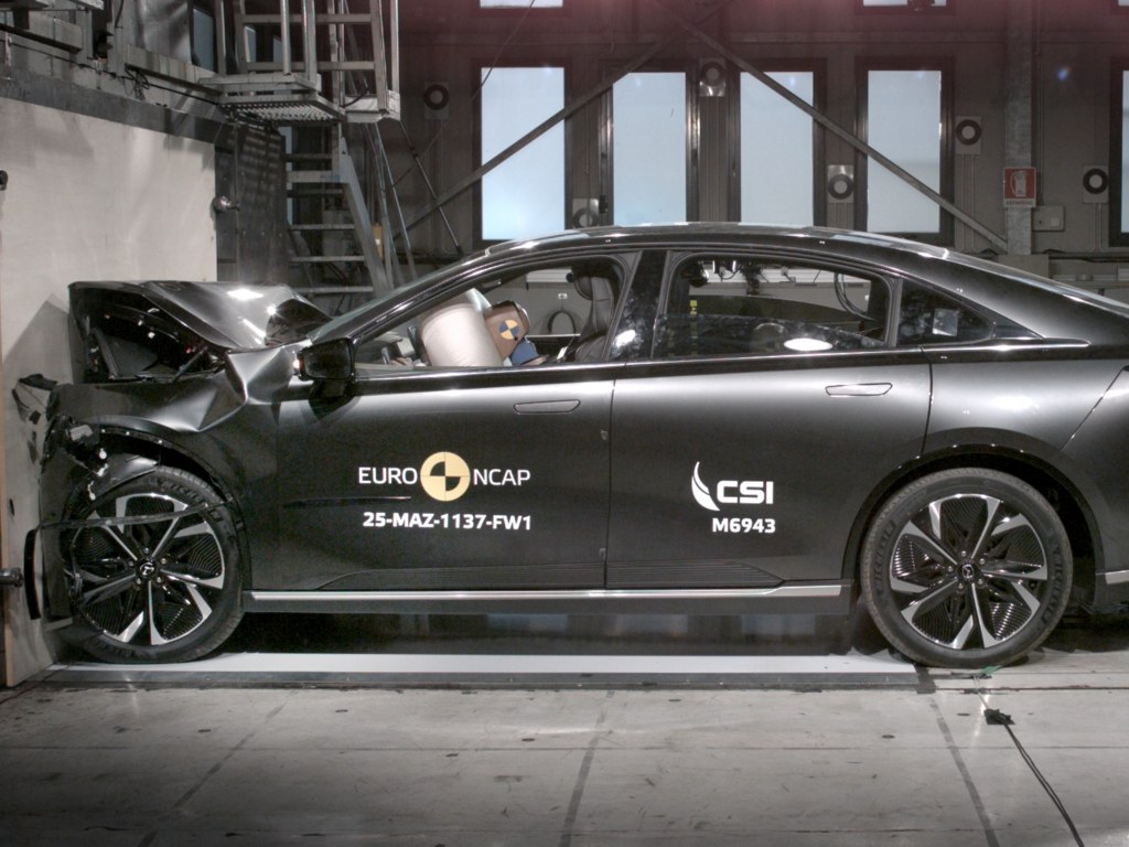 Mazda 6e in full width frontal crash test
