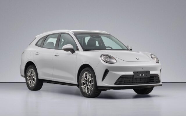 Ora 5 plug-in hybrid wagon front three quarter from MIIT filing