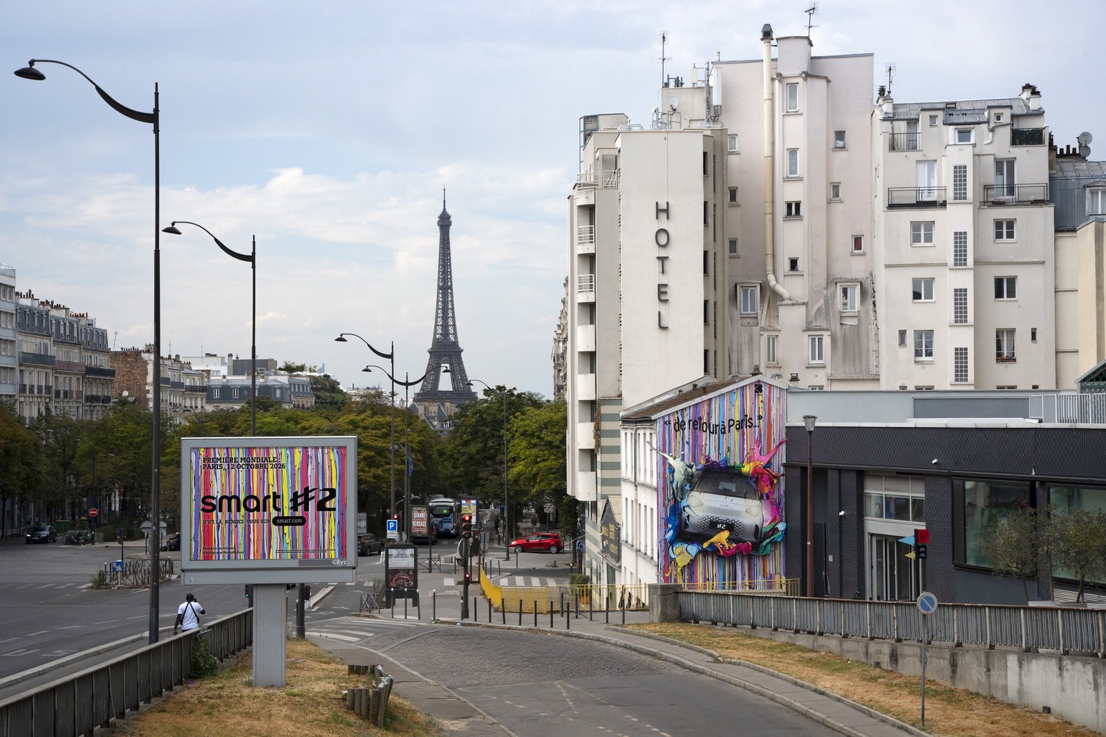Smart #2 mural in Paris by street artist Brusk
