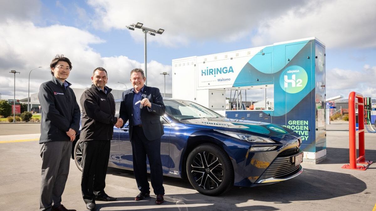 Palmerston North Mayor Grant Smith receives Mirai keys at the Hiringa hydrogen station
