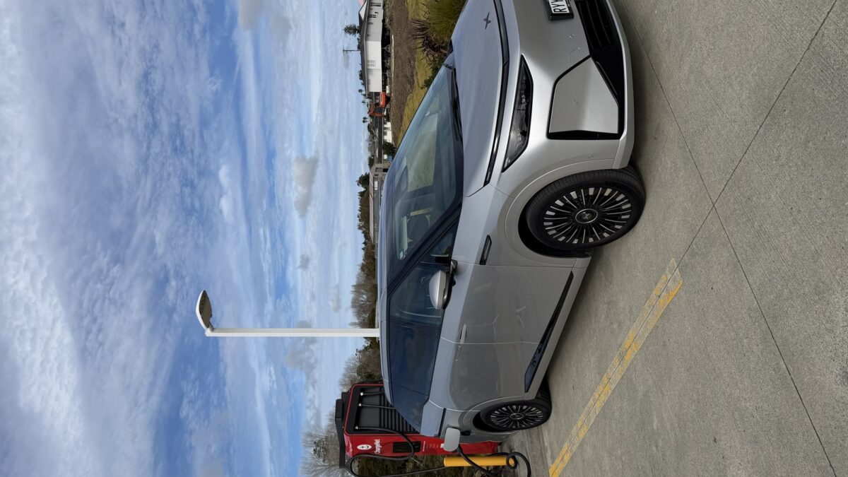 XPeng X9 charging at the Kaiwaka ChargeNet Alpitronic hypercharger