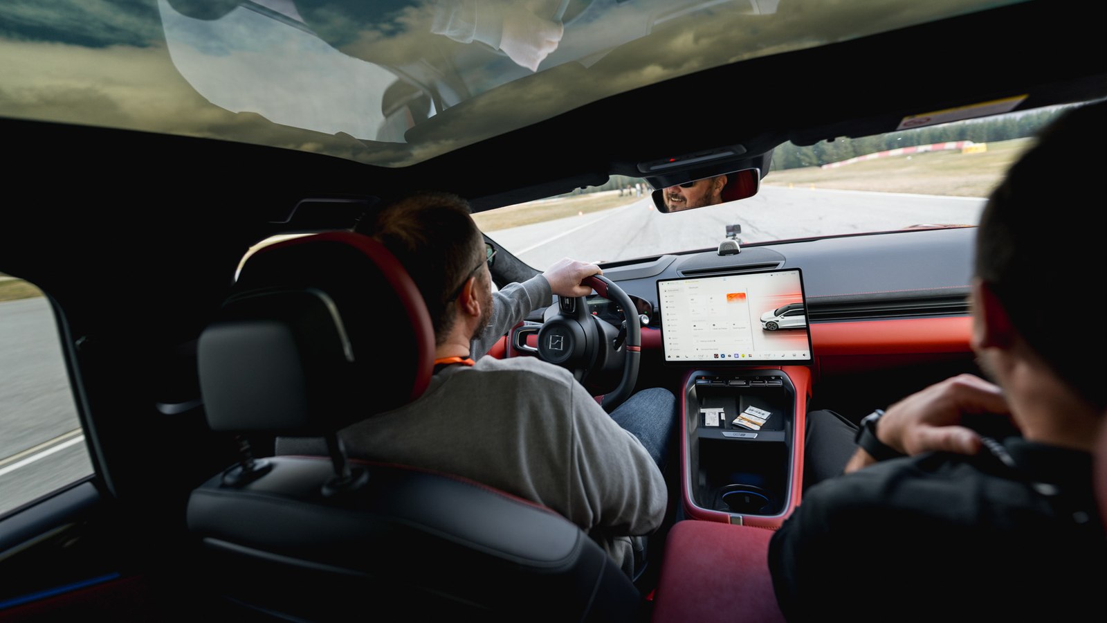 Zeekr 7GT interior on track showing screen and red seats