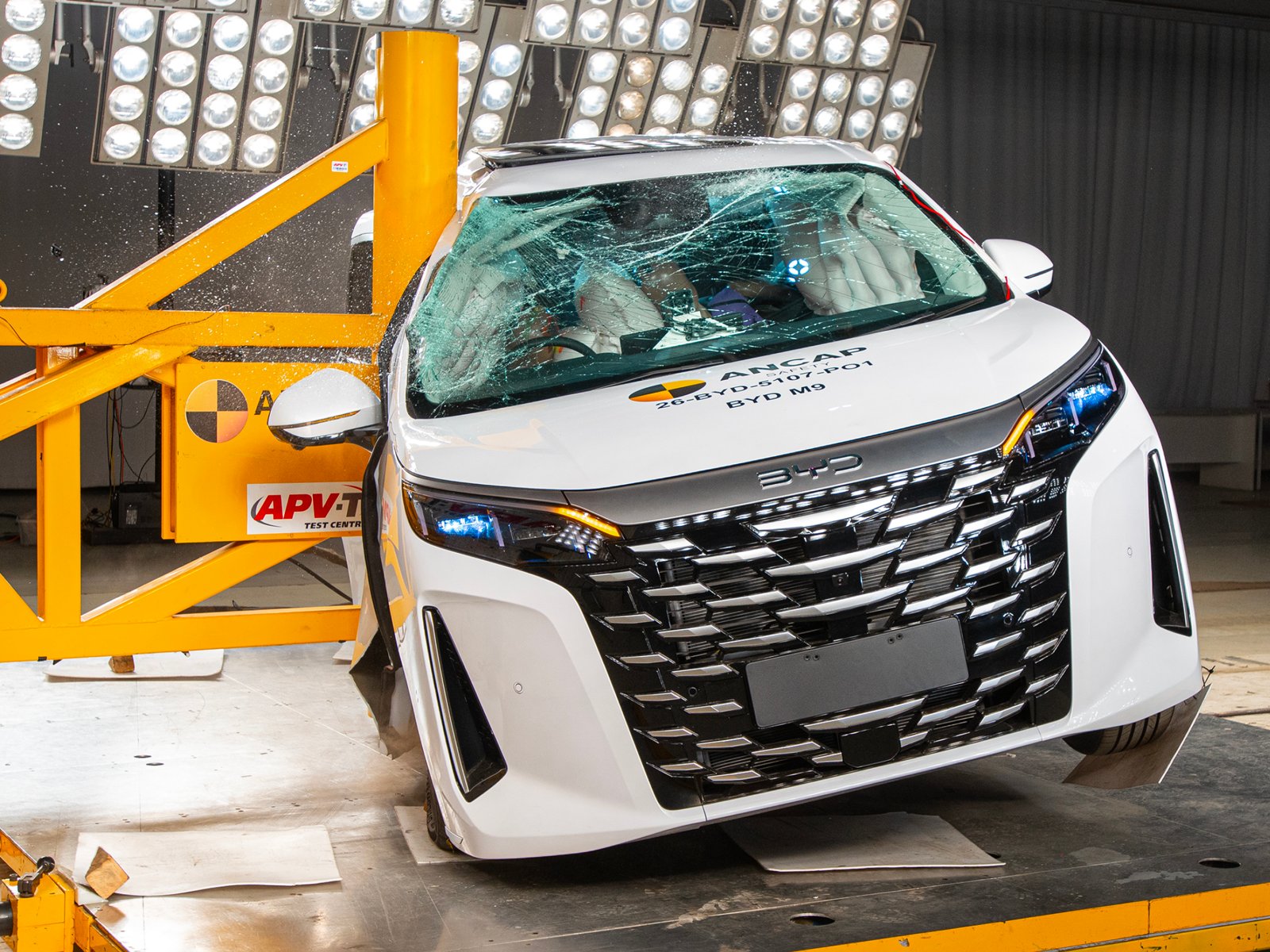 BYD M9 in the ANCAP oblique pole test