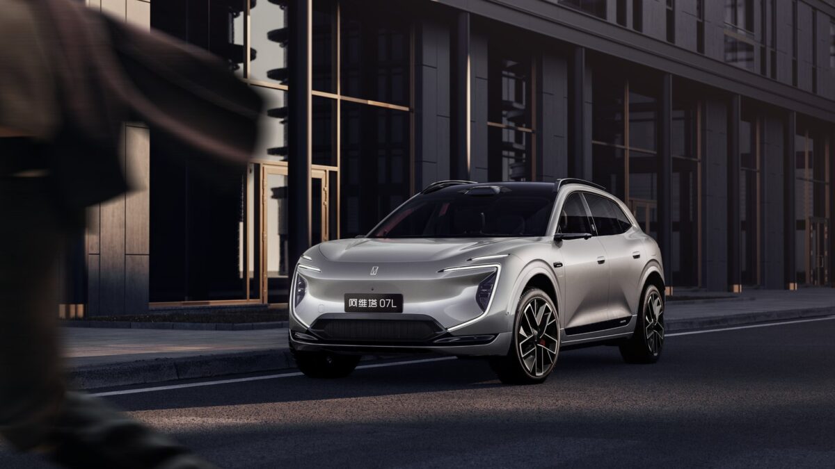 AVATR 07L electric SUV front three quarter on a city street